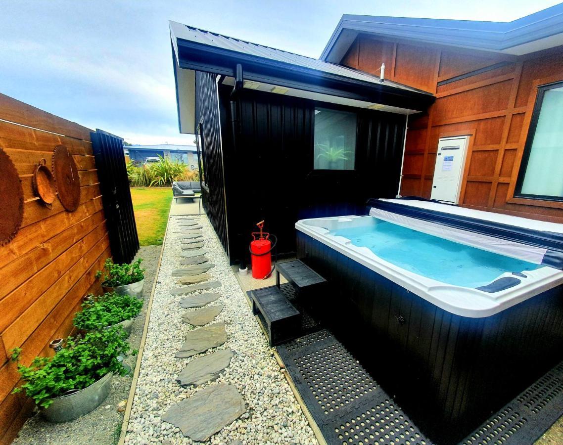 와나카 Hawea Heaven: Superking Beds + Hot Tub + Mountain 빌라 외부 사진