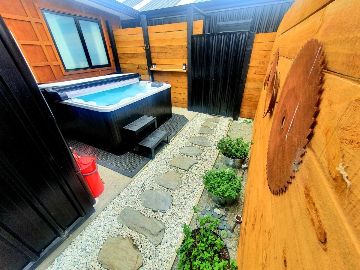 와나카 Hawea Heaven: Superking Beds + Hot Tub + Mountain 빌라 외부 사진